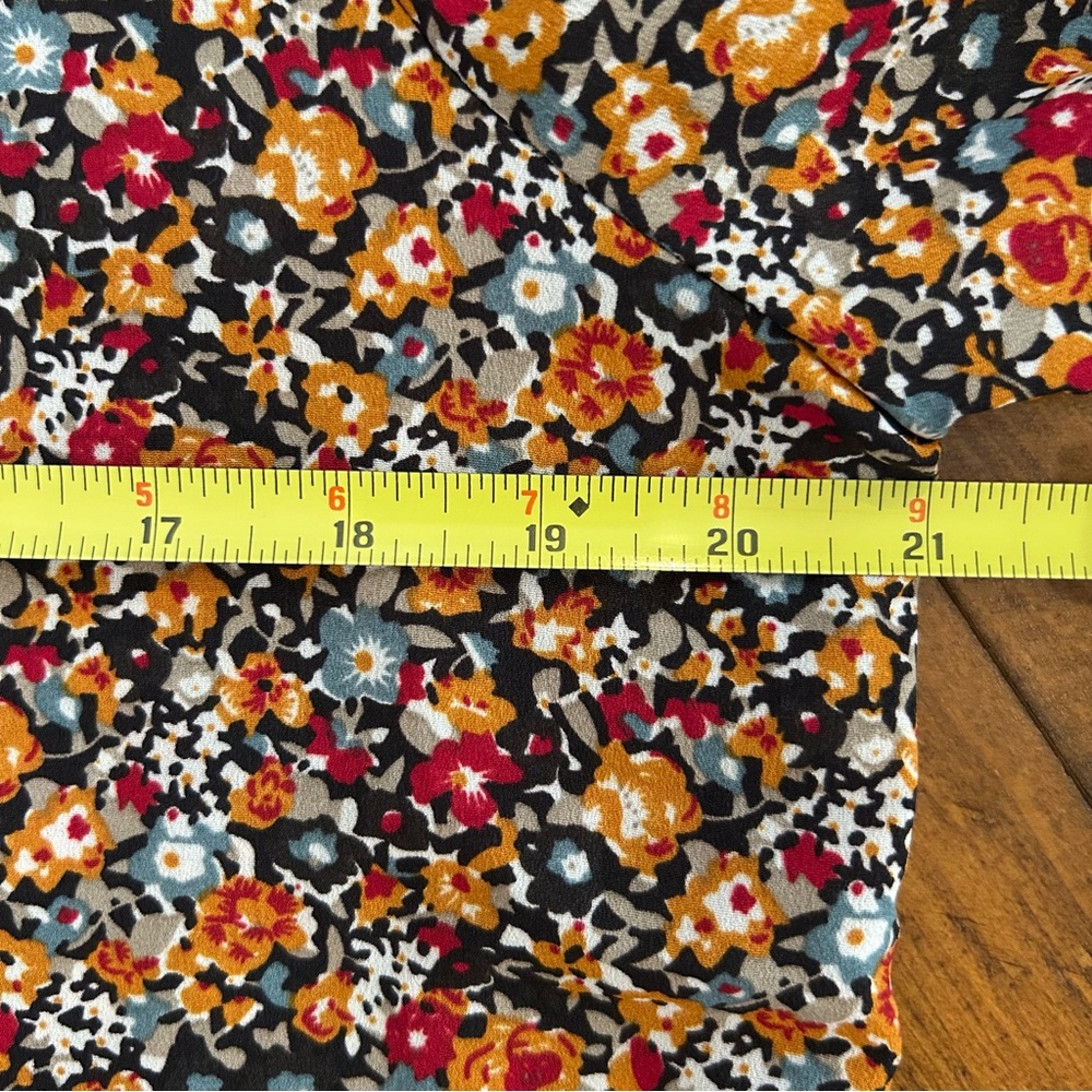 Floral Multicolor Quarter Sleeve Smocked Top - Picture 7 of 8